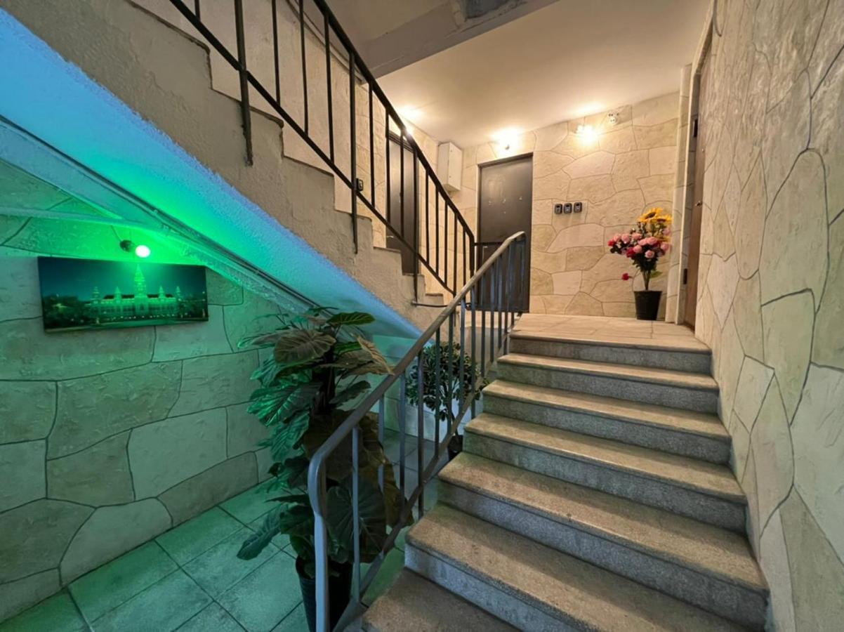 Park In Apartment *