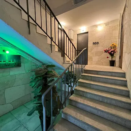 Central Park Apartments In Тбилиси Экстерьер фото
